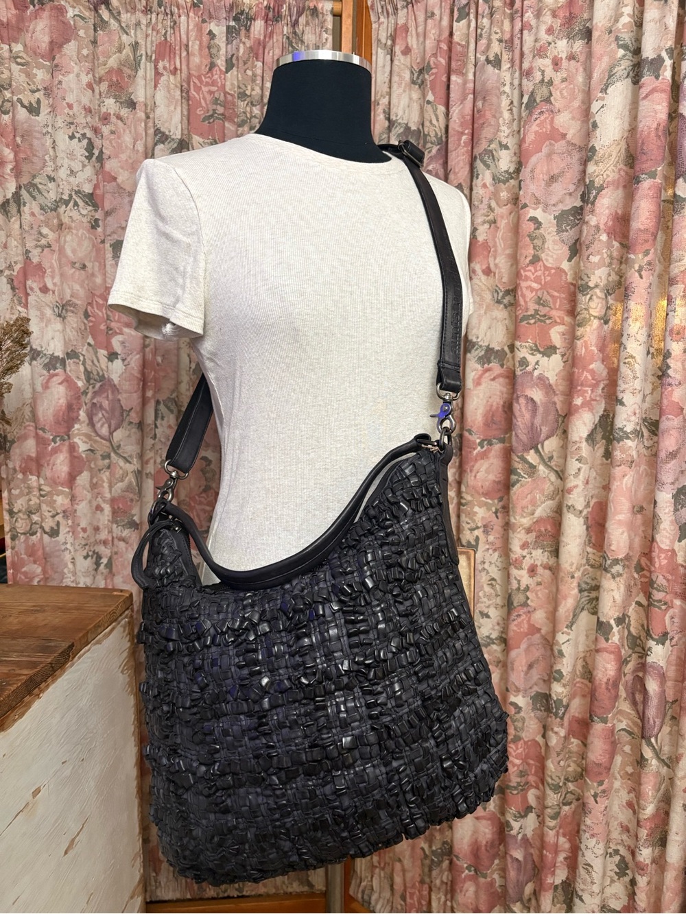 Esme | Nightshadow - Aunts & Uncles - Black Shoulder Bag - Picture 2 of 10